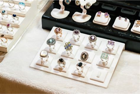 Your Guide To Jewellery Stone Setting Types - BIRON® Gems