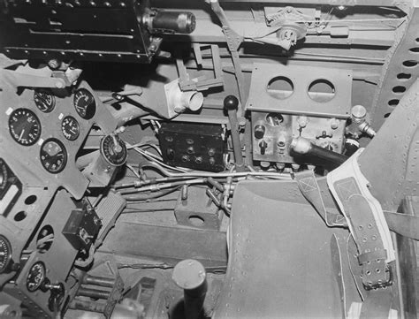 A6M-Cockpit-4af-s.jpg (396K)