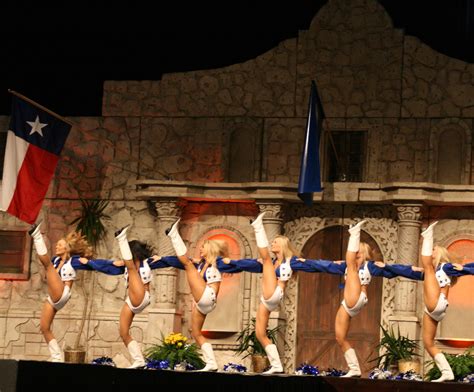 File:Dallas Cowboy Cheerleaders 3.jpg - Wikipedia