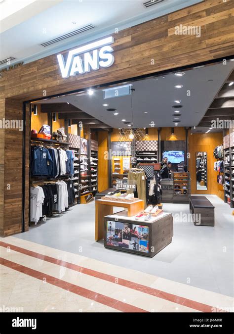 Vans Store Outlet Mall Near Memphis | NAR Media Kit