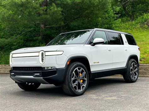 I drove the Rivian R1S. Tour the sleek, feature-packed interior of the ...