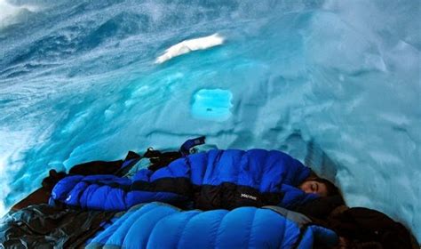 How to Build A Snow Cave to Keep Warm - Snow Addiction - News about Mountains, Ski, Snowboard ...