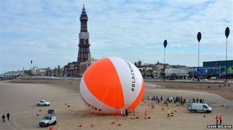 Blackpool attempts giant beach ball world record - BBC News