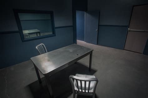 Interrogation Room Standing Set in Los Angeles - Jail Cells, Bullpen