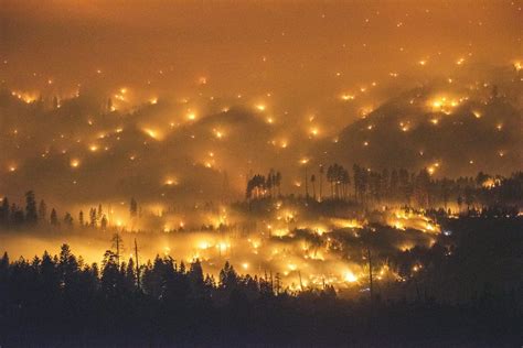 California wildfires rage in Yosemite parkland, Sierra National Forest ...