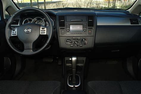 2011 Nissan Versa Hatchback Review | de autos cars