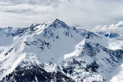 Mountain Ranges in Australia & Oceania: Guide To Mountains