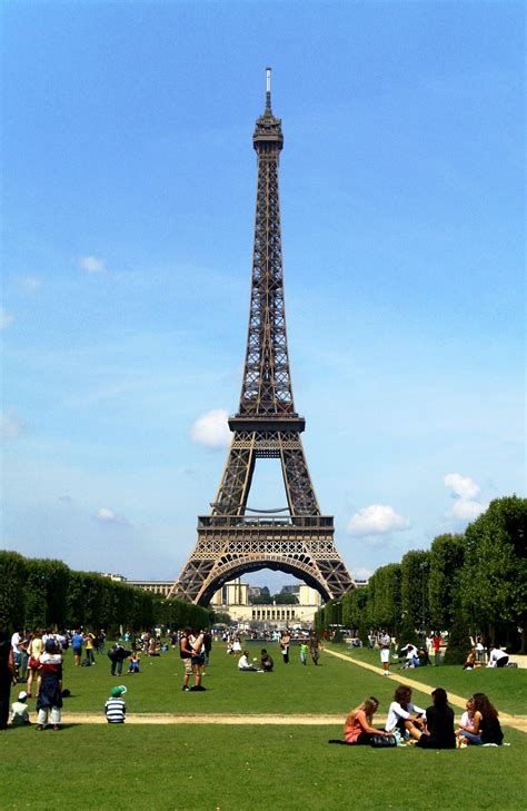 File:Eiffel Tower Paris 01.JPG