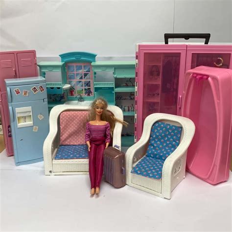 BARBIE Doll & Furniture(s)