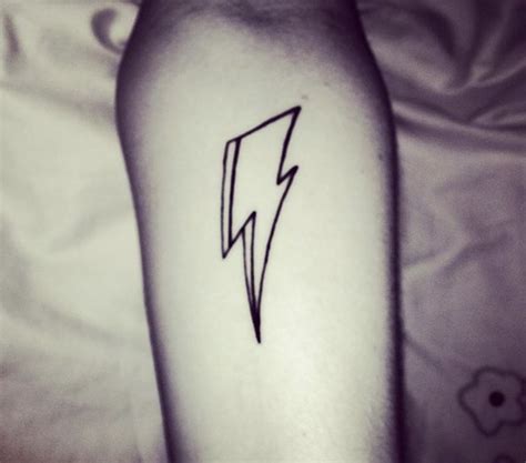 Lightning bolt tattoo - Derstyles