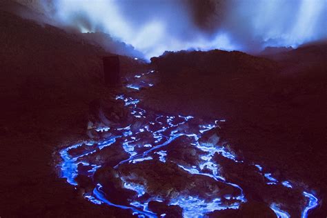 Blue Fire Crater: Rivers of Molten Sulphur Flowing Inside an Indonesian Volcano Photographed by ...