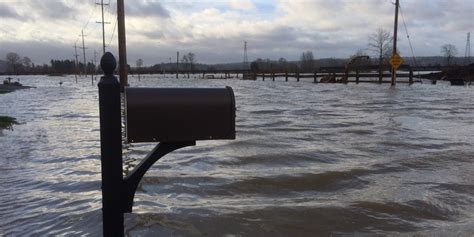 Snohomish River swells to near-record flooding conditions