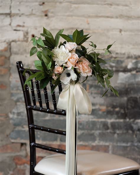 Aisle Marker - Silk Stem Collective - Rent Wedding Flowers