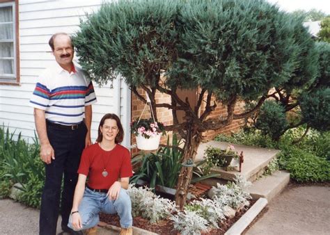 Just a pic of BTK standing uncomfortably close to a tree with his daughter : LPOTL