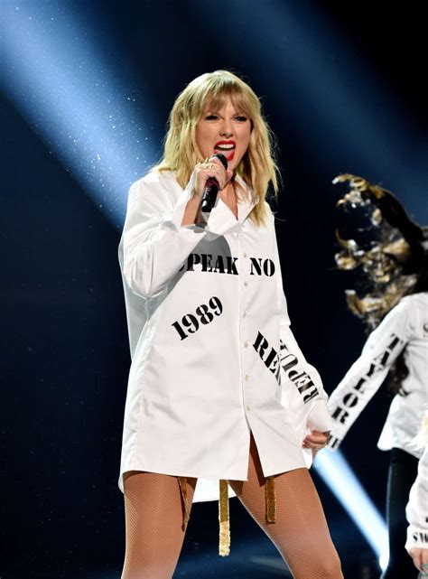 Taylor Swift - Performs at 2019 American Music Awards-16 | GotCeleb