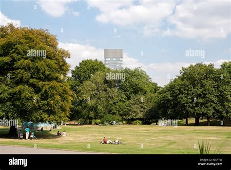 Weston Park, Sheffield, England UK Urban inner city parkland, greenest city in UK Stock Photo ...