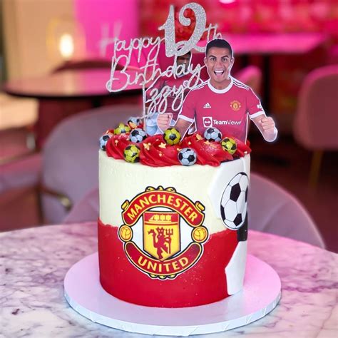 Dolly Daydream Cakery on Instagram: “Man United / Ronaldo Cake for a ...