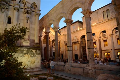 Diocletian's Palace at Night (2) | Split | Pictures | Croatia in Global-Geography