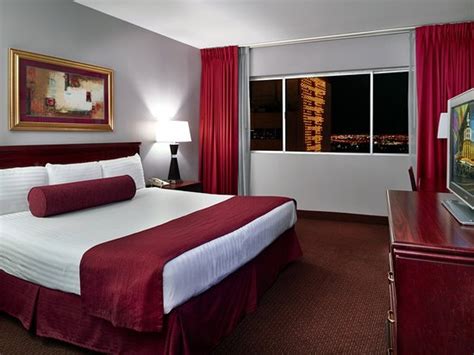 FOUR QUEENS HOTEL AND CASINO $67 ($̶1̶5̶7̶) - Updated 2023 Prices & Reviews - Las Vegas, NV