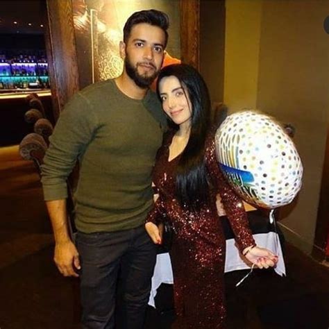 Imad Wasim Celebrating Wife Sannia Ashfaq's Birthday | Reviewit.pk