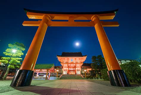 Fushimi Inari Shrine at Night: Kyoto, Japan Tips - TravelCaffeine.com