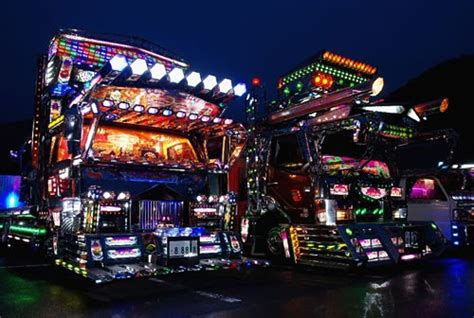 In My Time Of Need: "Dekotora" a.k.a Japan decorative truck