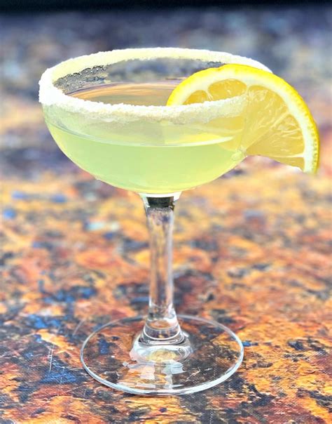 Keto Low-Carb Sugar-Free Lemon Drop Vodka Martini Cocktails