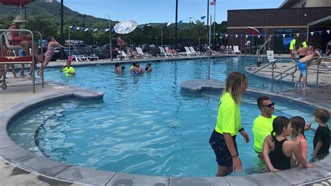 Kingsport Aquatic Center Hosts 'World's Largest Swim Lesson'