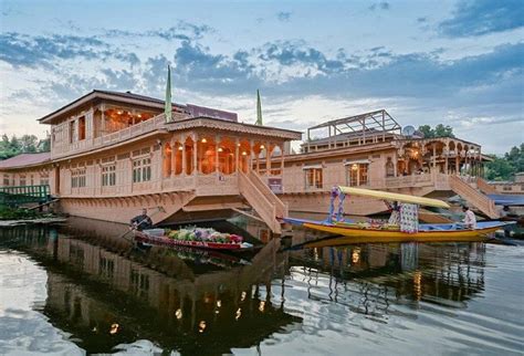 WELCOMHERITAGE GURKHA HOUSEBOATS - Updated 2024 Prices & Hotel Reviews ...