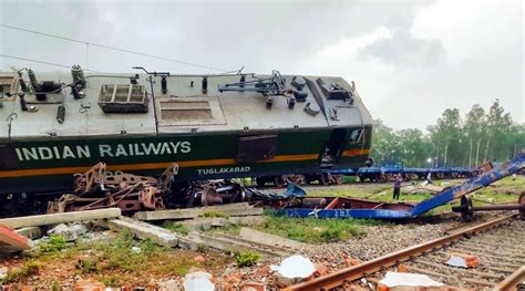 No one injured, Goods train rams into another in Bankura | Kolkata News ...