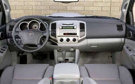 TOYOTA TACOMA - toyota-tacoma_interior_19.jpg