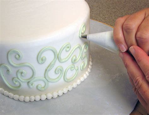 The Beginner's Guide to Cake Decorating