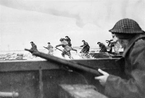 Canadian soldiers land on Courseulles Beach in Normandy, on June 6 ...