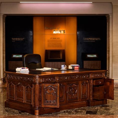 Resolute Desk Replica – National Archives Store