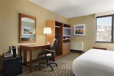 dulmn-holiday-inn-hotel-&-suites-duluth-downtown-accessible-queen-room ...