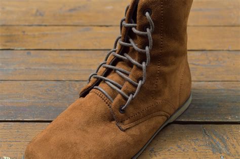 3 Ways to Lace Boots - wikiHow