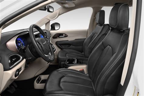 2020 Chrysler Voyager: 14 Interior Photos | U.S. News