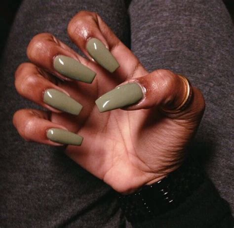 Pin by Kelsey Skye on Nails | Green nails, Dark nails, Beautiful nails