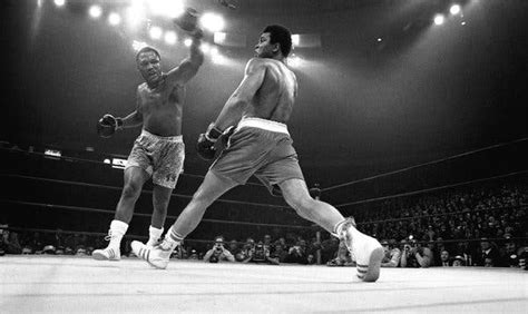 8 Maret 1971, Joe Frazier Kalahkan Muhammad Ali dalam Fight of the ...