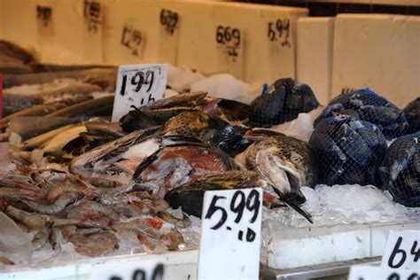 Seattle fish market Stock Photos, Royalty Free Seattle fish market ...