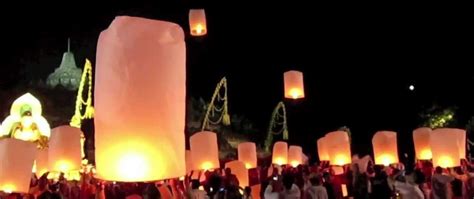 Borobudur Temple Waisak Lantern Festival - Java Heritage Tour