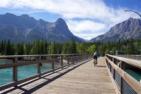 Bow River Trail Hike in Canmore (Easy Hike Stunning Views)