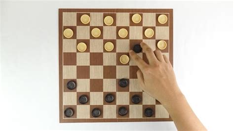 How To Play Checkers | eduaspirant.com