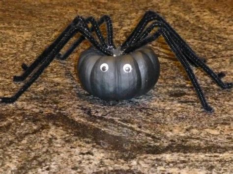 Spinne basteln – 60 krabbelige Halloween Deko Ideen zum Selbermachen | Spinne basteln, Spinne ...