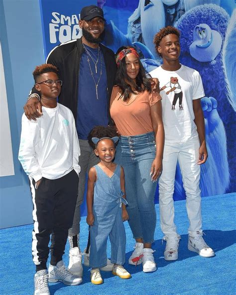 👑 Lebron James and family at Smallfoot premiere | Lebron james and wife, Lebron james family ...