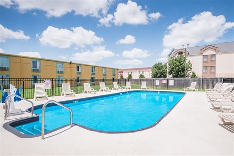 Days Inn by Wyndham Joplin | Joplin, MO Hotels