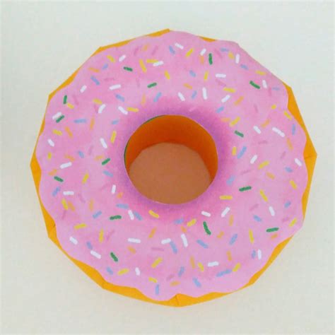 Esselle Crafts: Doughnut-Shaped Box