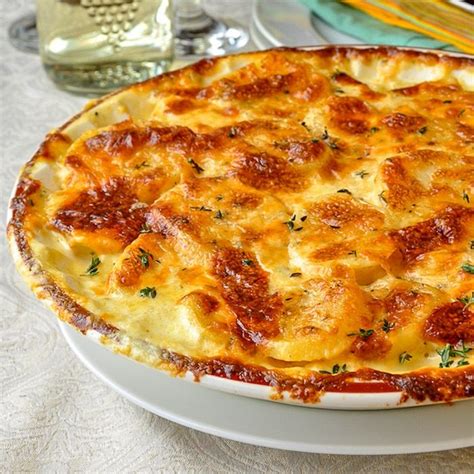 These beautiful garlic potatoes dauphinoise get additional flavour ...