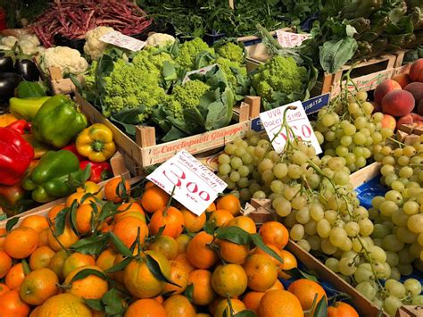 Romancing the Home: Food Market in Rome