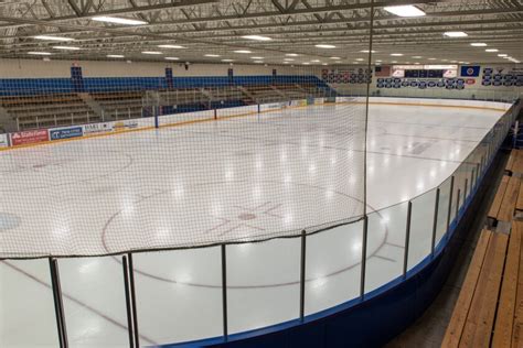 In Blaine, hockey people are rallying to save the Ice House